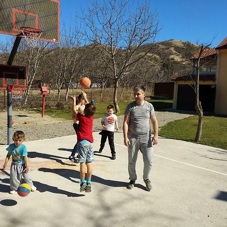 Family House Near Motorway 6 Guests 3 Bedrooms Veles Bagian luar foto